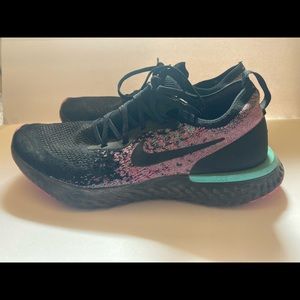 10.5 Women’s Nike Flyknit Epic Reacts